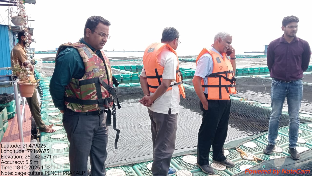 Visit of Hon’ble Dr. Niteen Patil, Vice Chancellor, MAFSU, Nagpur to Cage fish culture units at Pench Reservoir  on 18102025 (16).jpg
